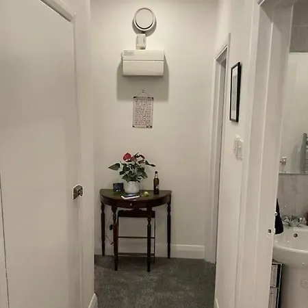 Lovely 1 Bedroom Flat In Quiet Wimbledon Londres Exterior foto